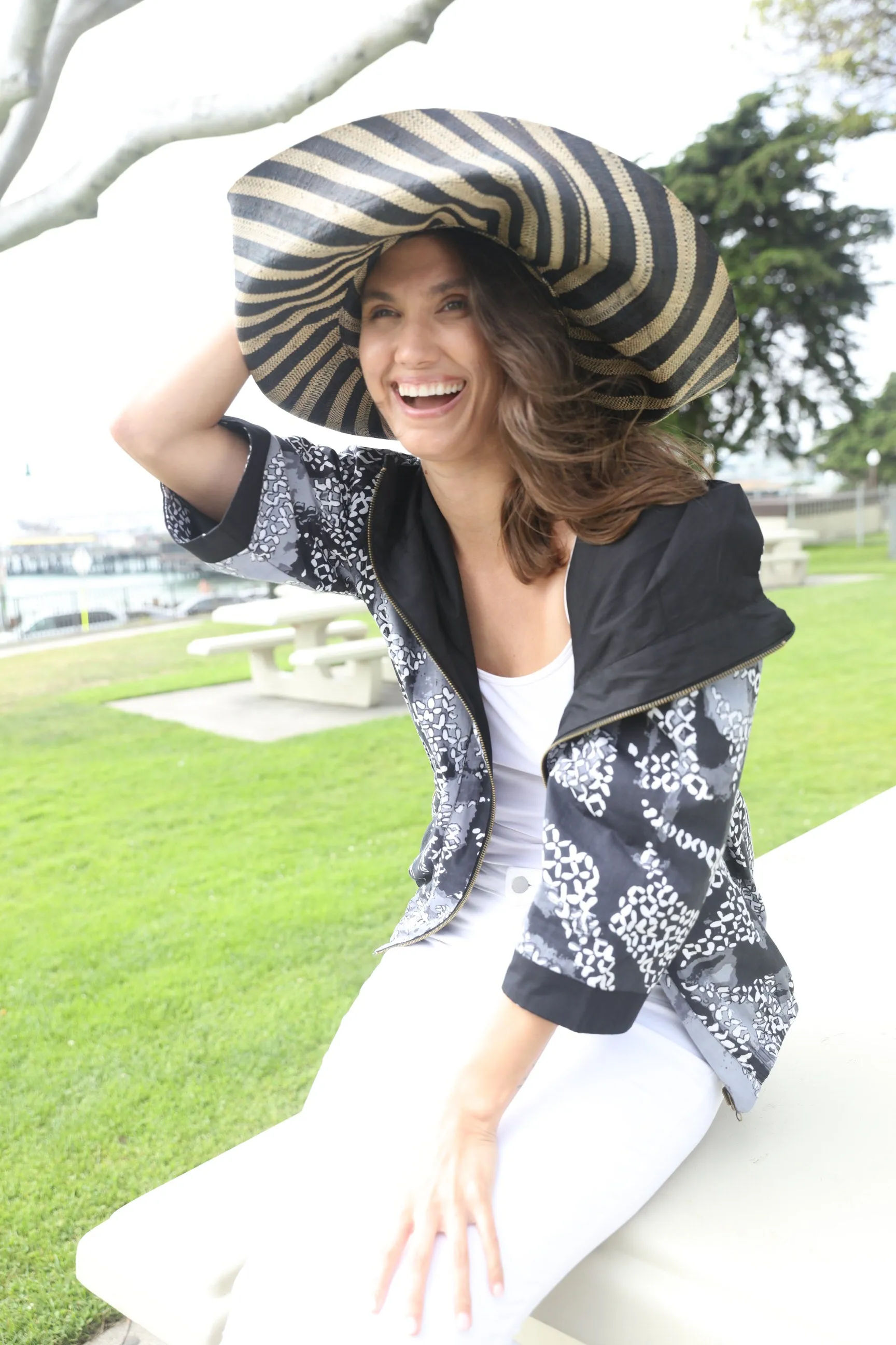 5" & 7" Wide Brim Multicolor Stripe Pattern Packable Straw Sun Hats