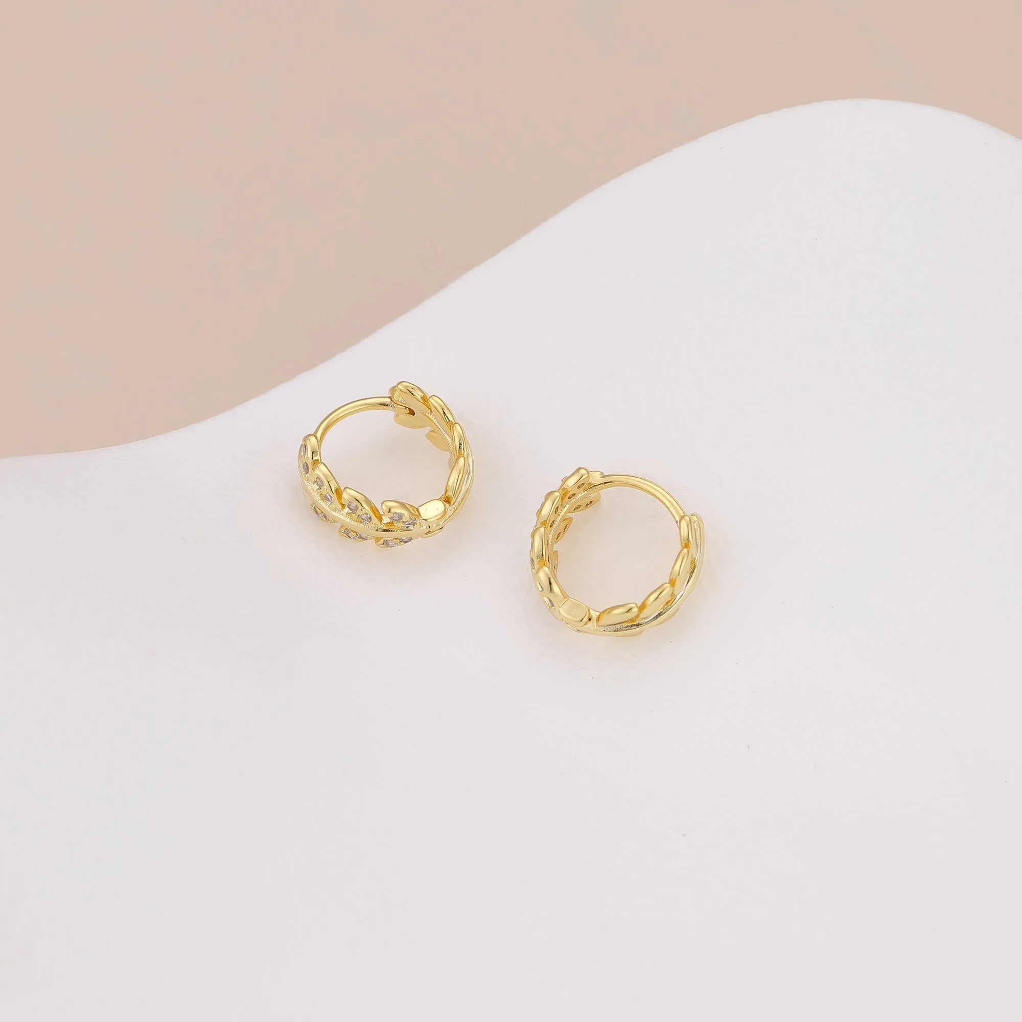 E043 gold leaf huggie earrings, leaf hoop earrings, huggies: Silver