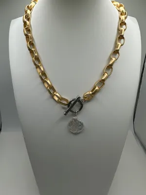 Hammered Rolo Chain with Baroque Pearl Drop