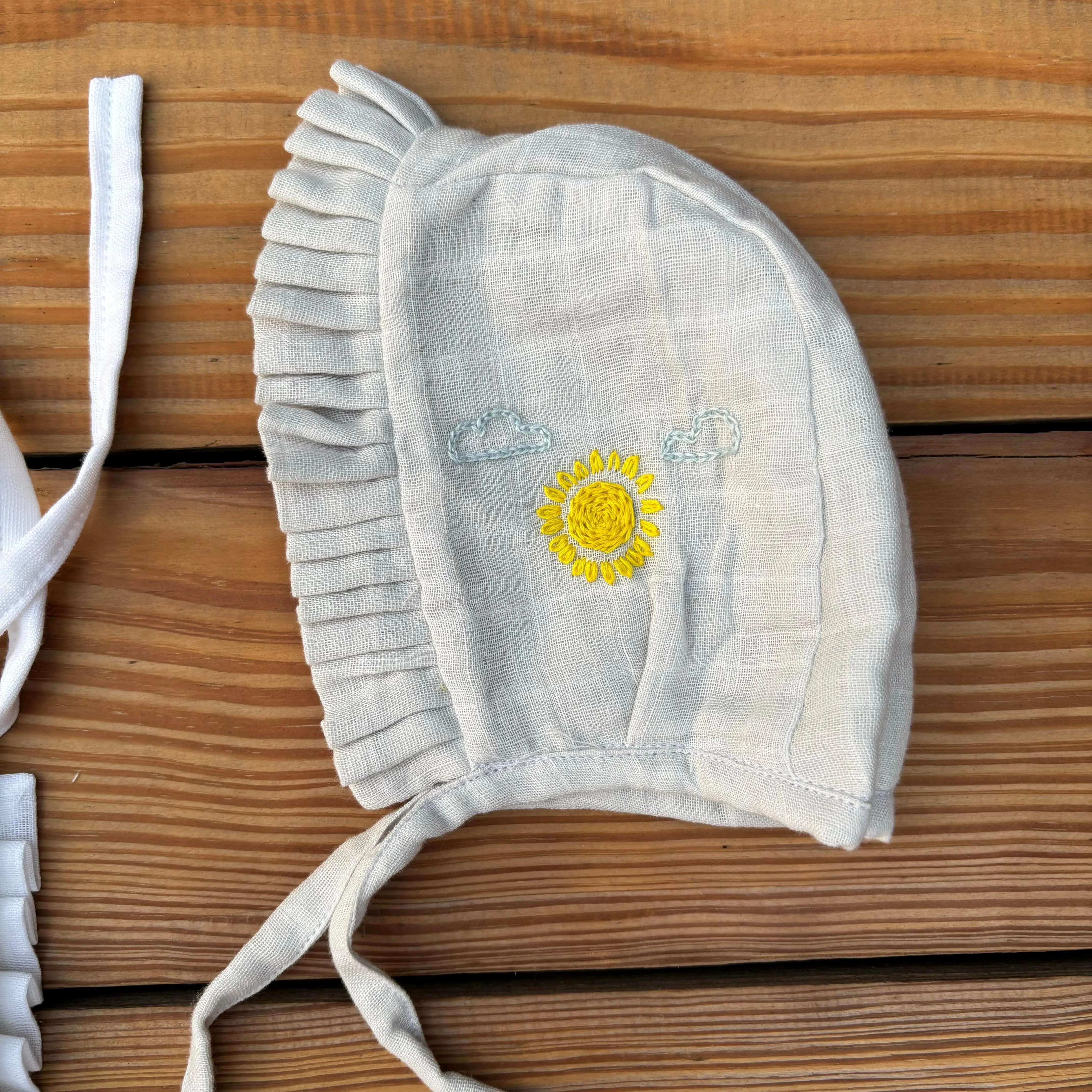 Muslin Newborn Bonnet Caps (Grey & White)