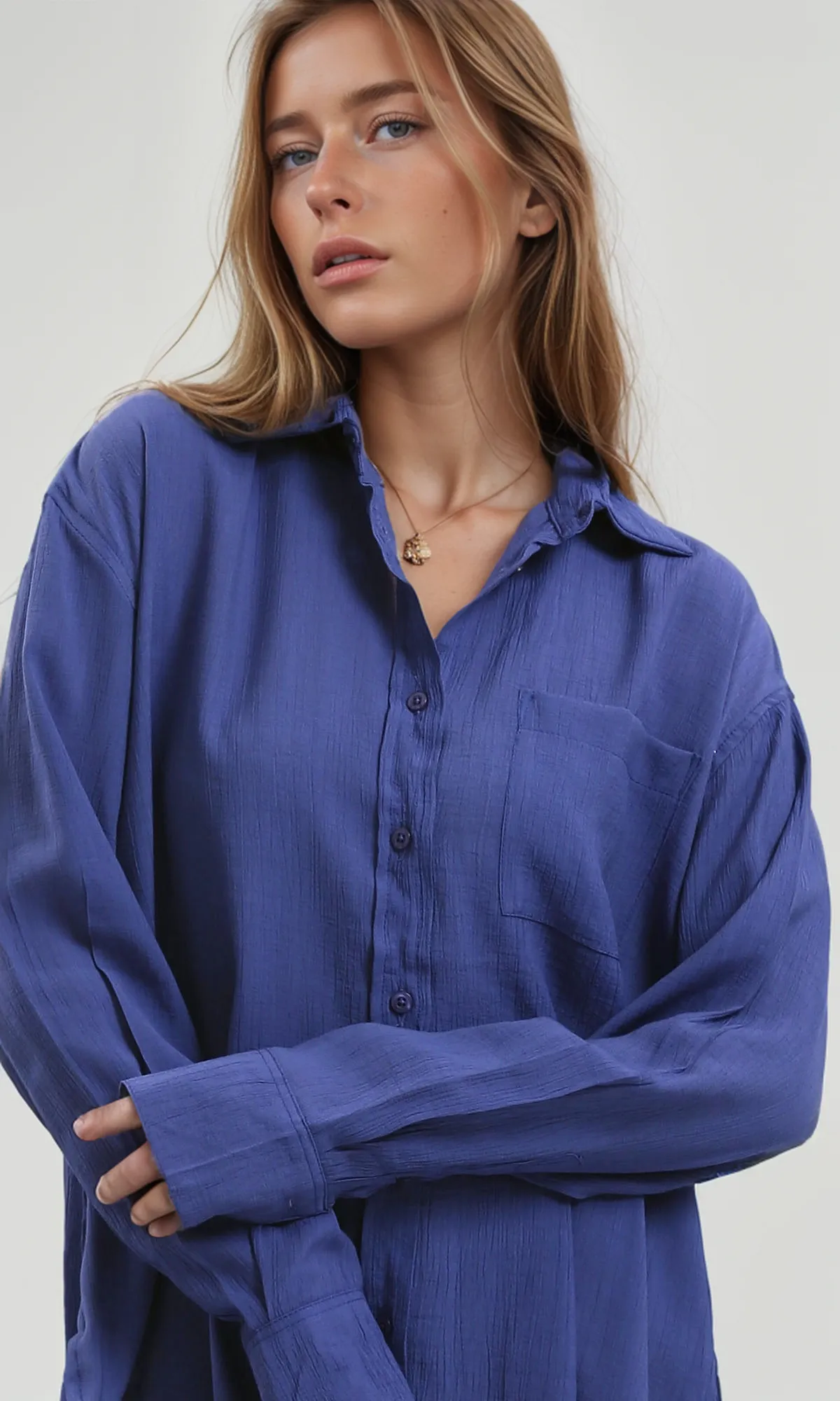 O190353 Loose Dark Blue Buttoned Blue Shirt